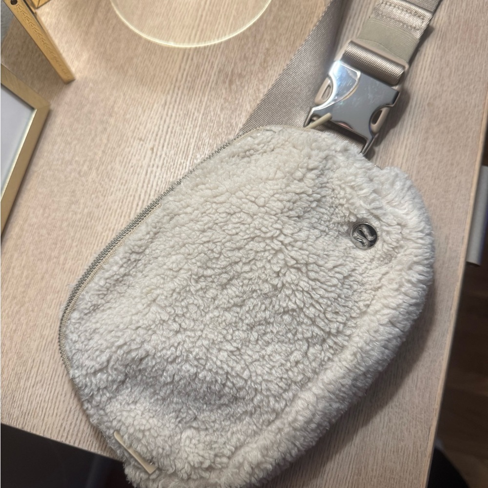 Lululemon Sherpa Belt Bag